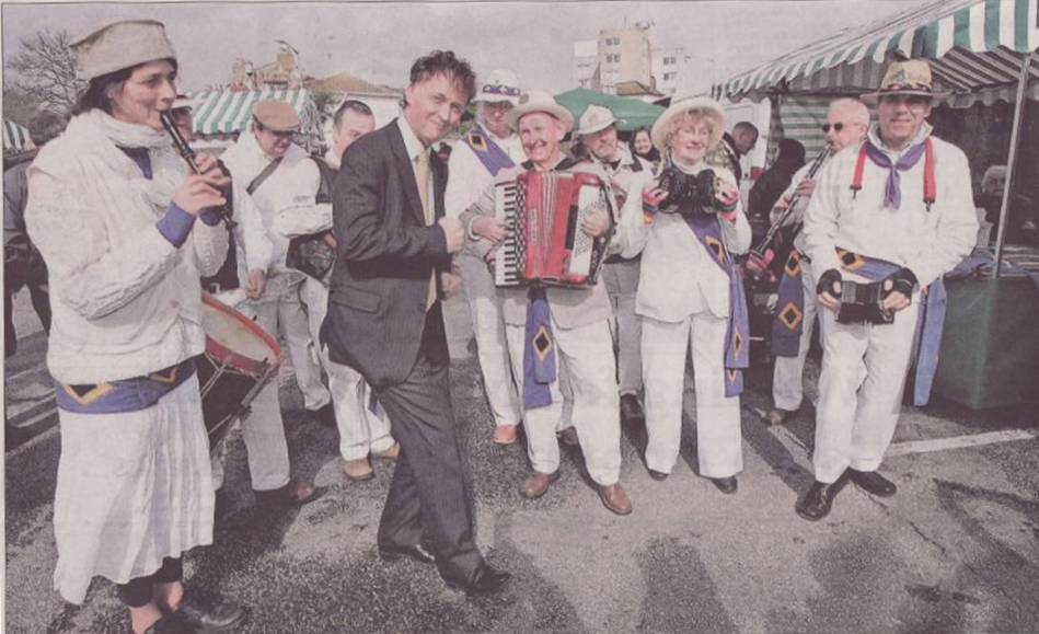 golowan-band-penzance-bernard-evans-andrew-george-mp-dancing