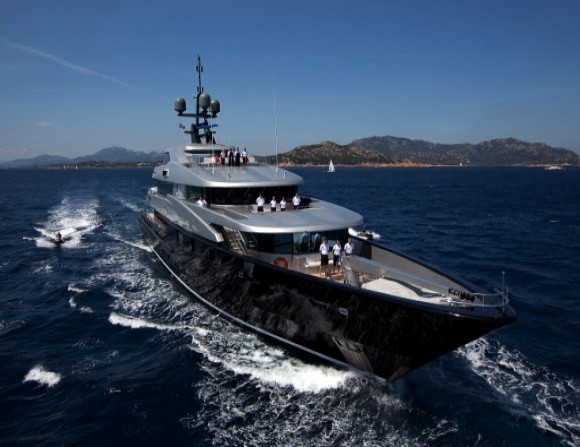 Simon Cowell Slipstream Superyacht hald million dollars a week rental usa investment