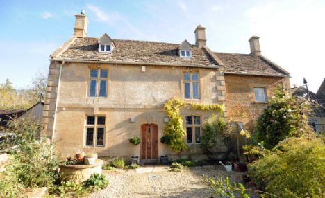 kate-moss-house-cotswold-farm-england