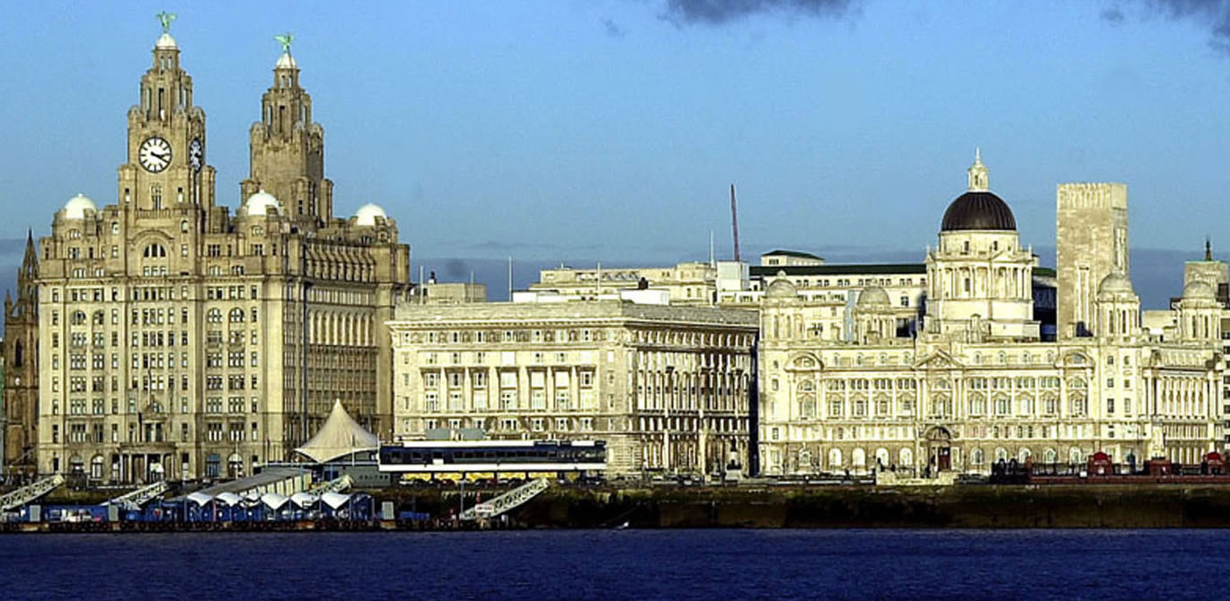 liverpool-waterfront-liver-building-albert-dock