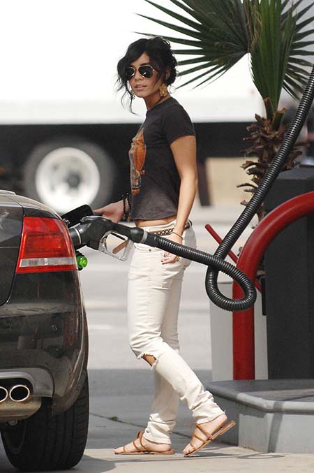 Vanessa Hudgens pumps gas for Zac Efron